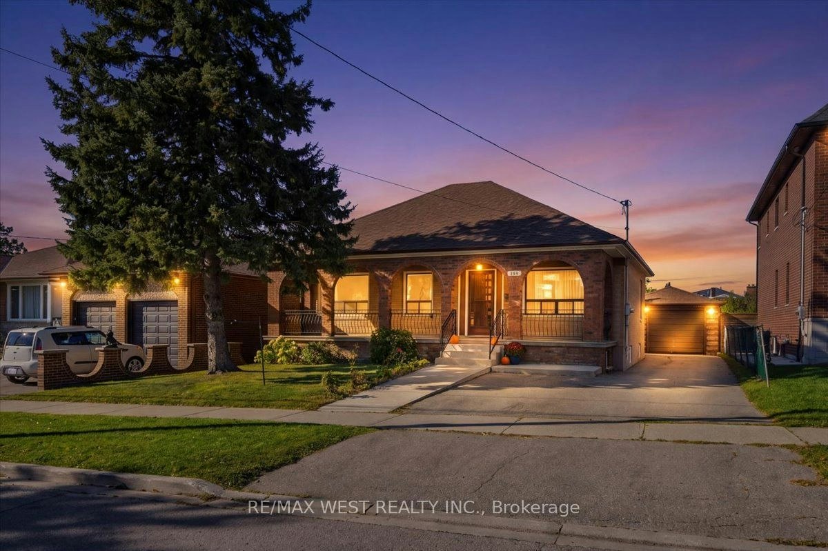 198 Rustic Road, Toronto, ON, M6L 1W4