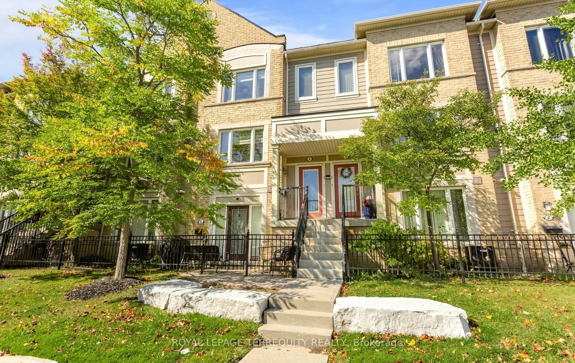 4-3025 Destination Drive, Mississauga, ON, L5M 0P3