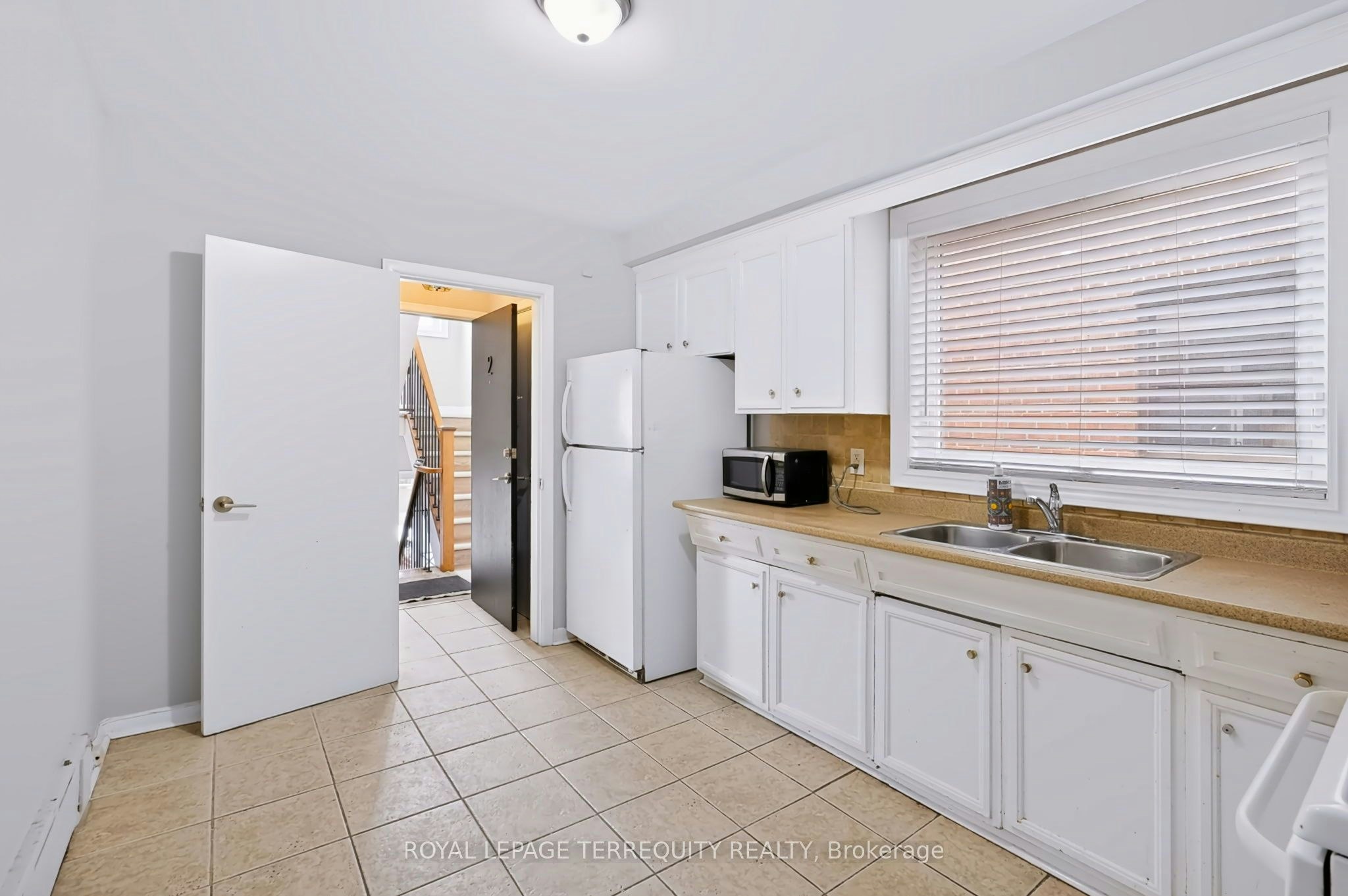 Main-32 Dynevor Road, Toronto, ON, M6E 3X1 - 8