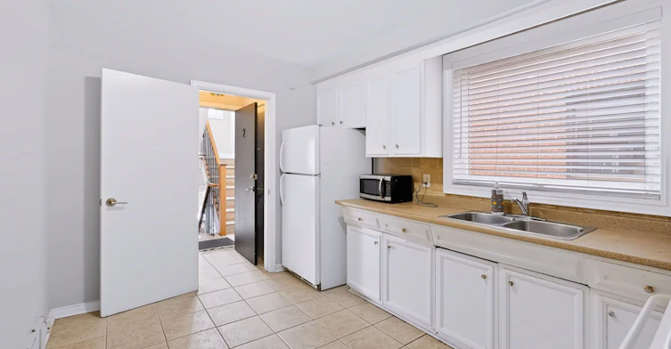 Main-32 Dynevor Road, Toronto, ON, M6E 3X1 - 8