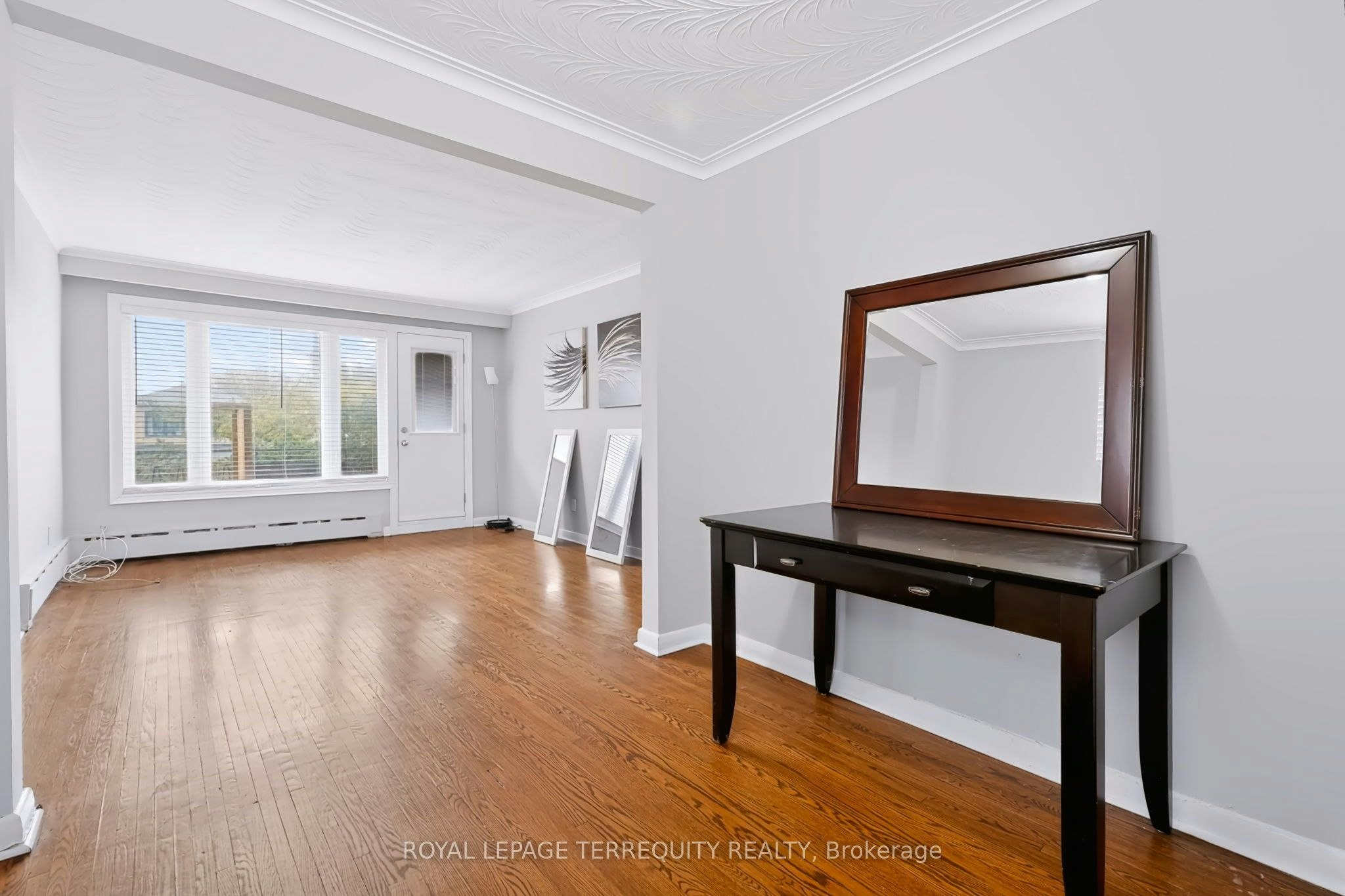 Main-32 Dynevor Road, Toronto, ON, M6E 3X1 - 7