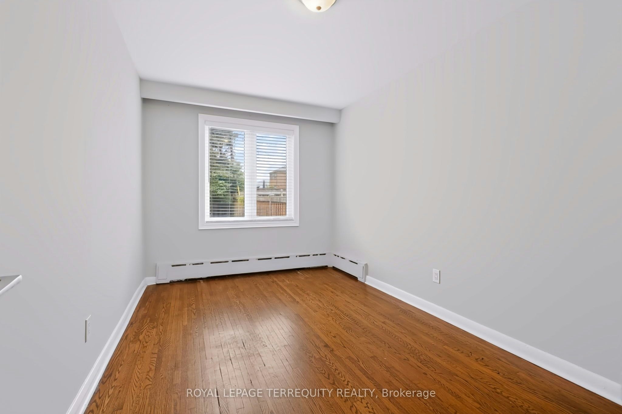 Main-32 Dynevor Road, Toronto, ON, M6E 3X1 - 16