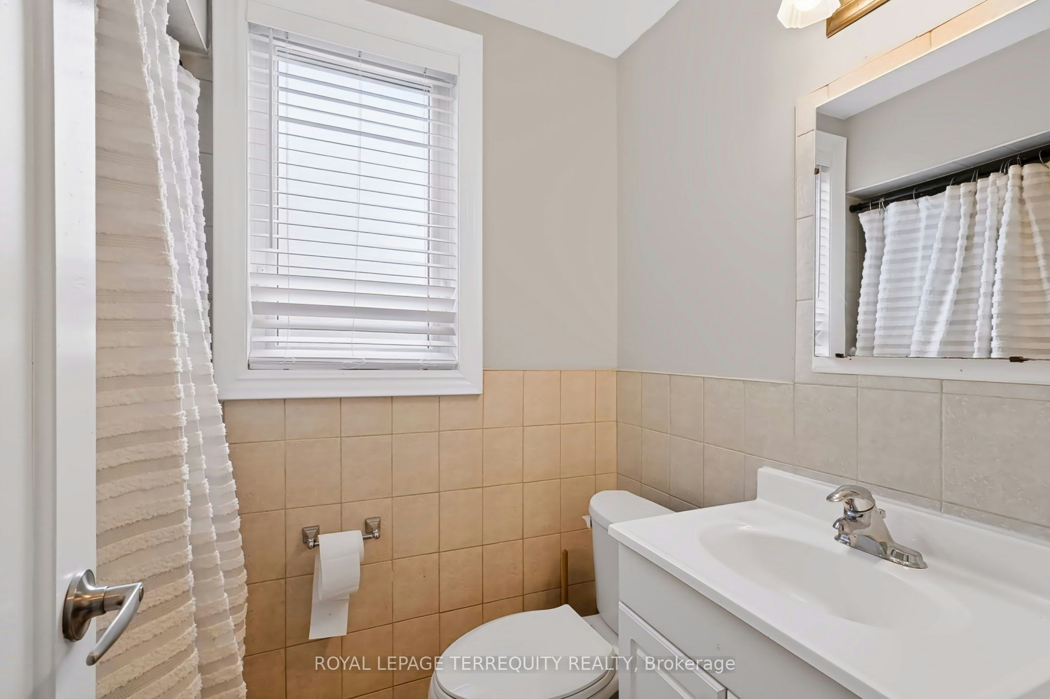 Main-32 Dynevor Road, Toronto, ON, M6E 3X1 - 18