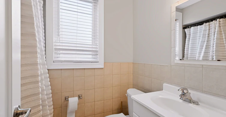 Main-32 Dynevor Road, Toronto, ON, M6E 3X1 - 18