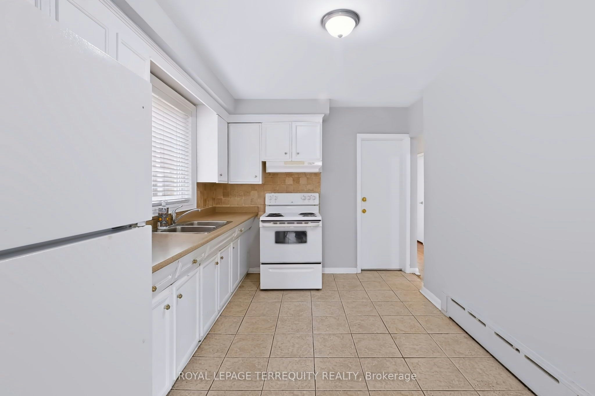 Main-32 Dynevor Road, Toronto, ON, M6E 3X1 - 10