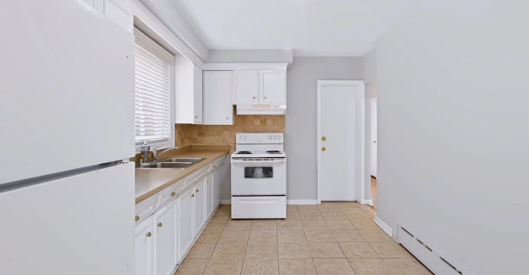 Main-32 Dynevor Road, Toronto, ON, M6E 3X1 - 10