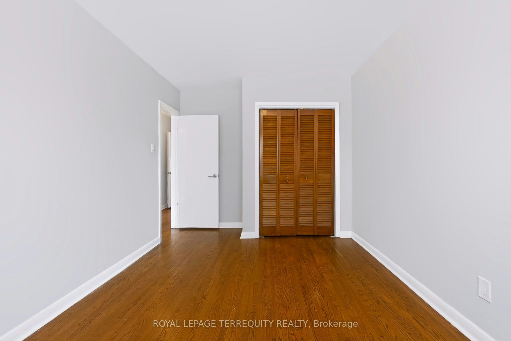 Main-32 Dynevor Road, Toronto, ON, M6E 3X1 - 17