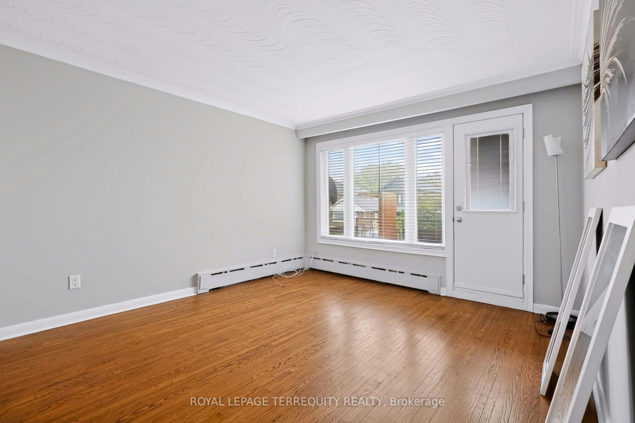 Main-32 Dynevor Road, Toronto, ON, M6E 3X1 - 3
