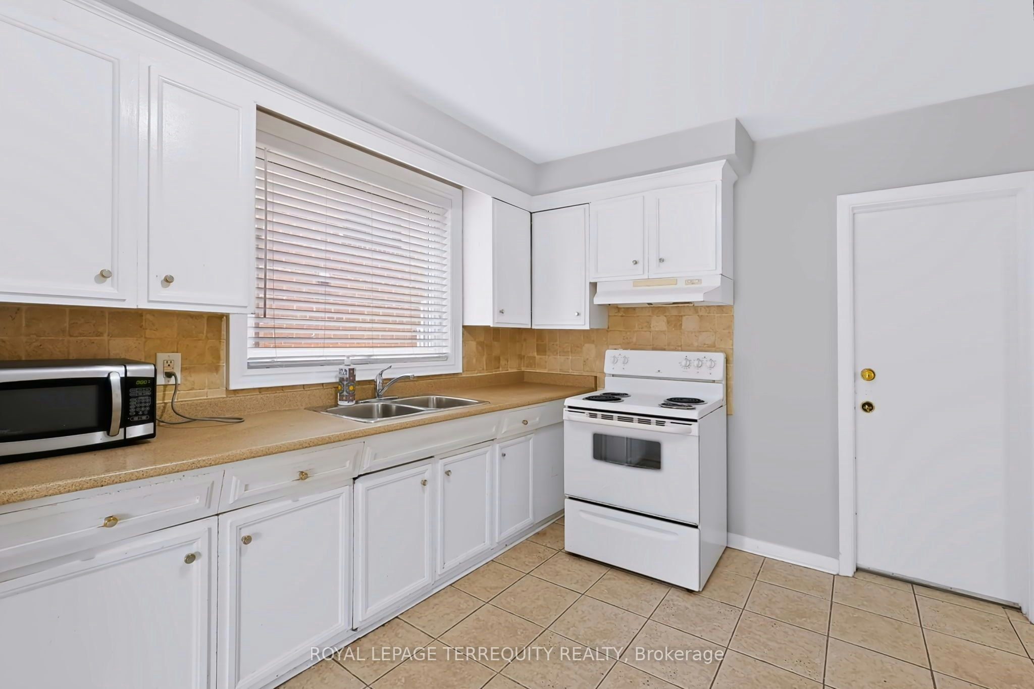 Main-32 Dynevor Road, Toronto, ON, M6E 3X1 - 12
