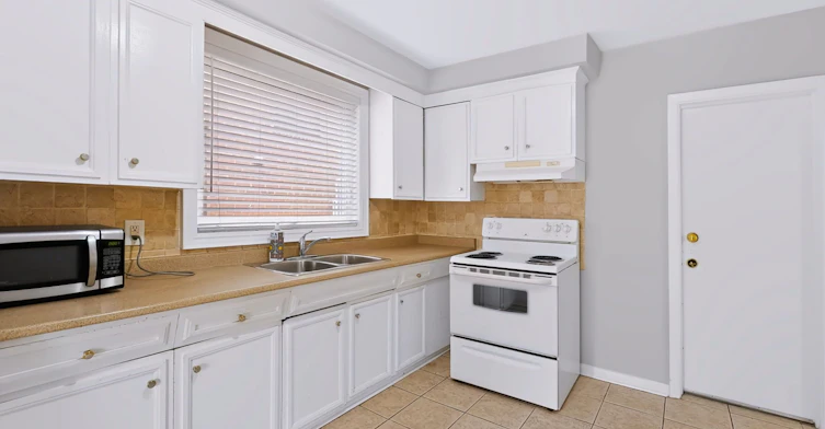 Main-32 Dynevor Road, Toronto, ON, M6E 3X1 - 12