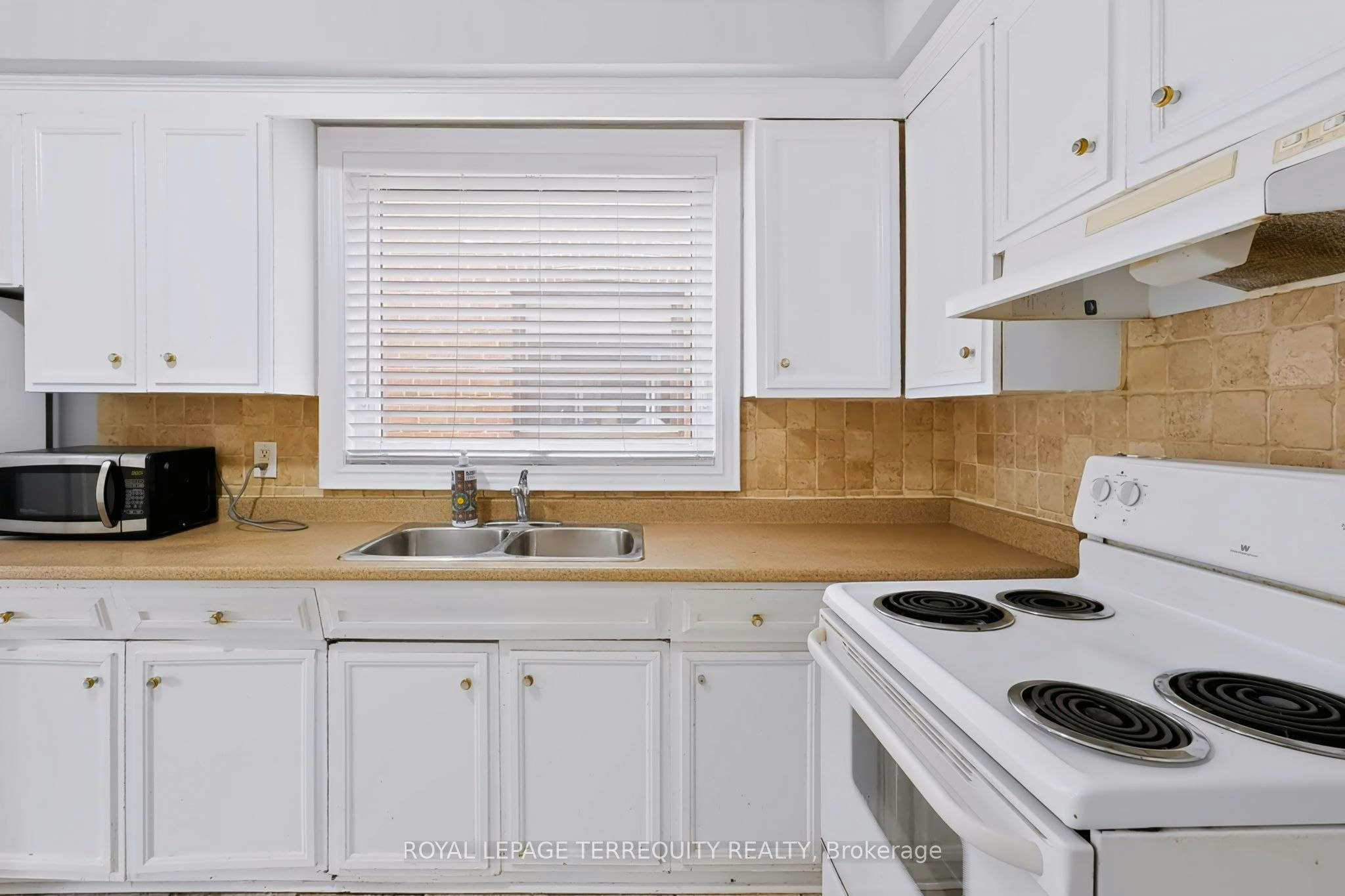 Main-32 Dynevor Road, Toronto, ON, M6E 3X1 - 11