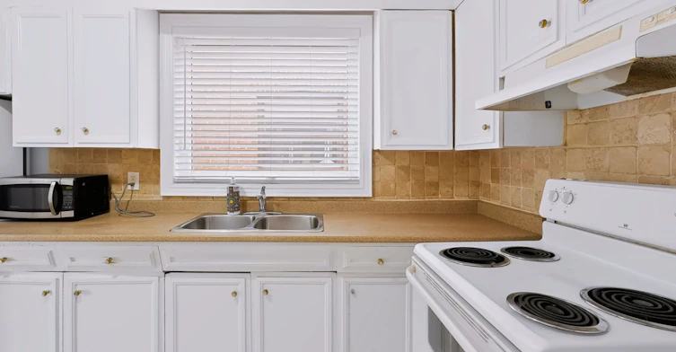 Main-32 Dynevor Road, Toronto, ON, M6E 3X1 - 11