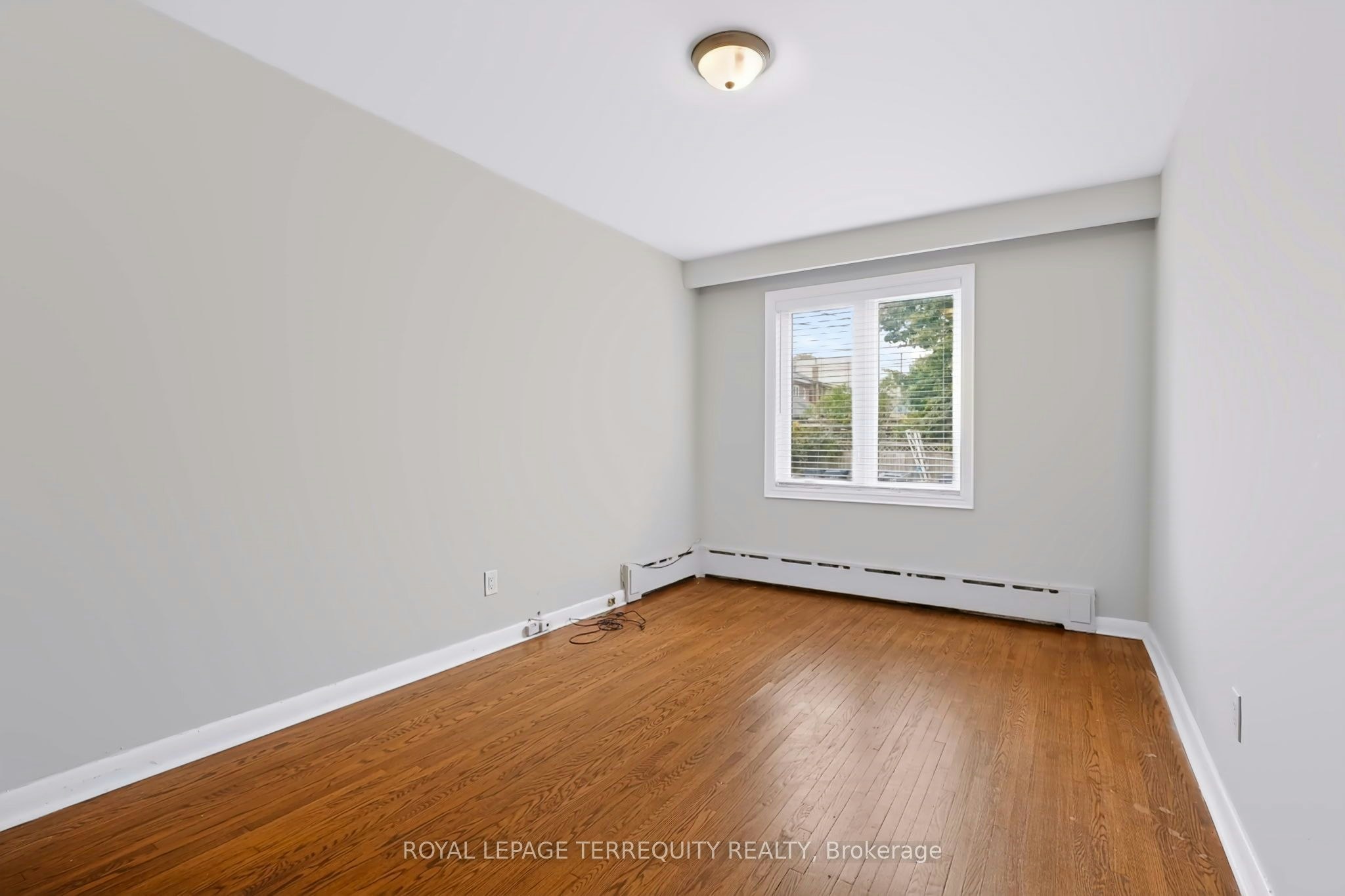 Main-32 Dynevor Road, Toronto, ON, M6E 3X1 - 14