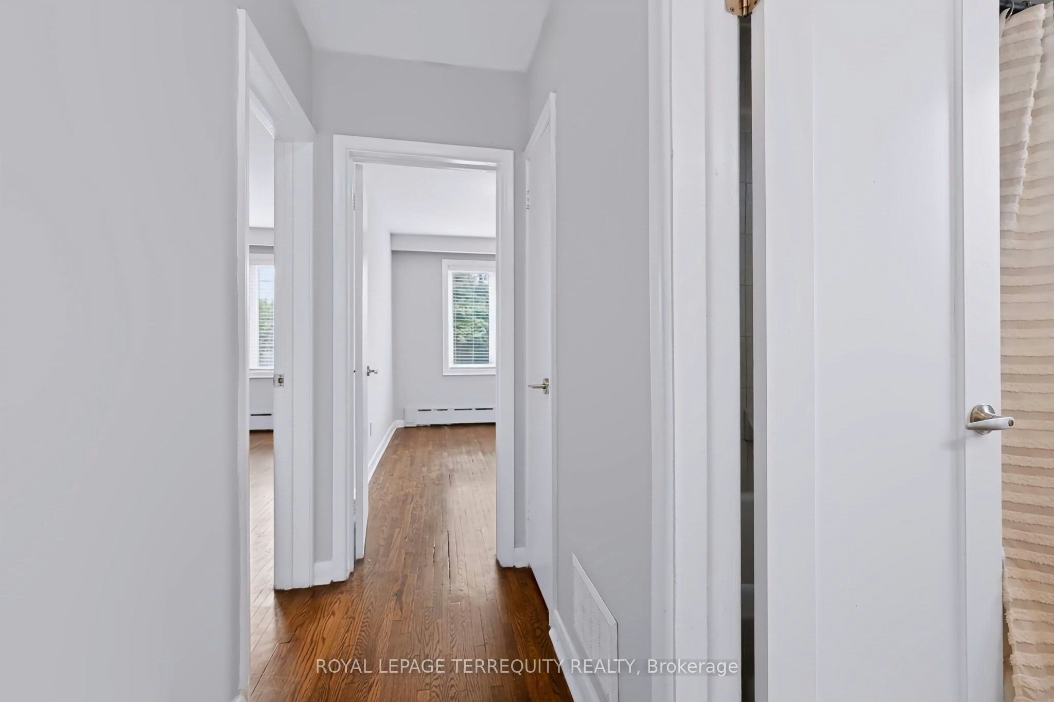 Main-32 Dynevor Road, Toronto, ON, M6E 3X1 - 13