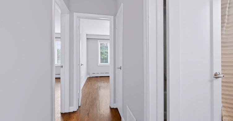 Main-32 Dynevor Road, Toronto, ON, M6E 3X1 - 13