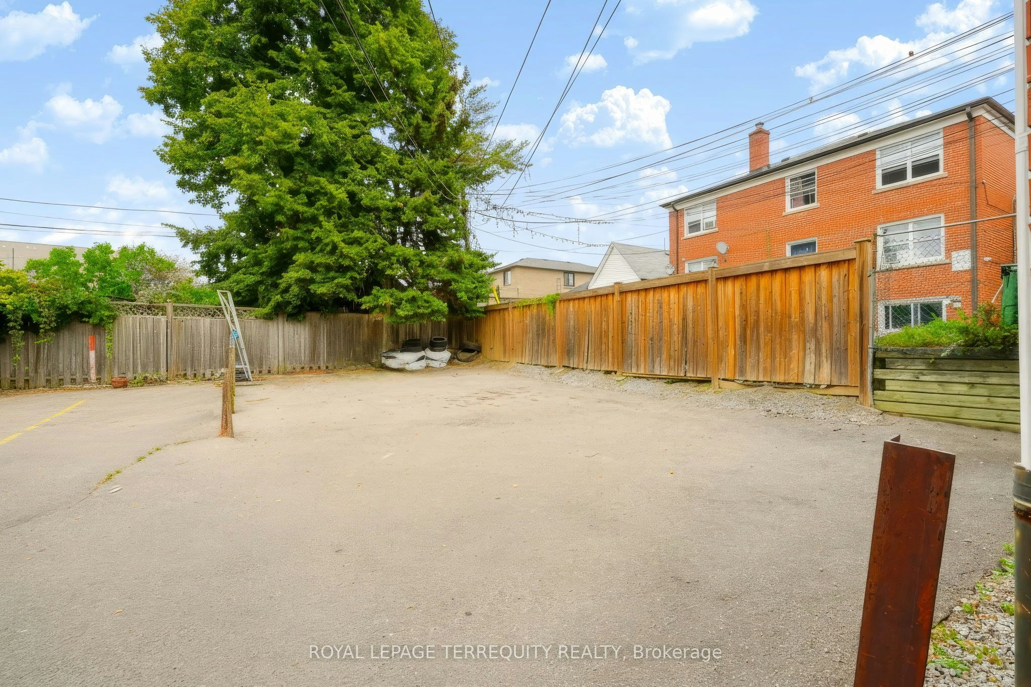 Upper-32 Dynevor Road, Toronto, ON, M6E 3X1 - 26