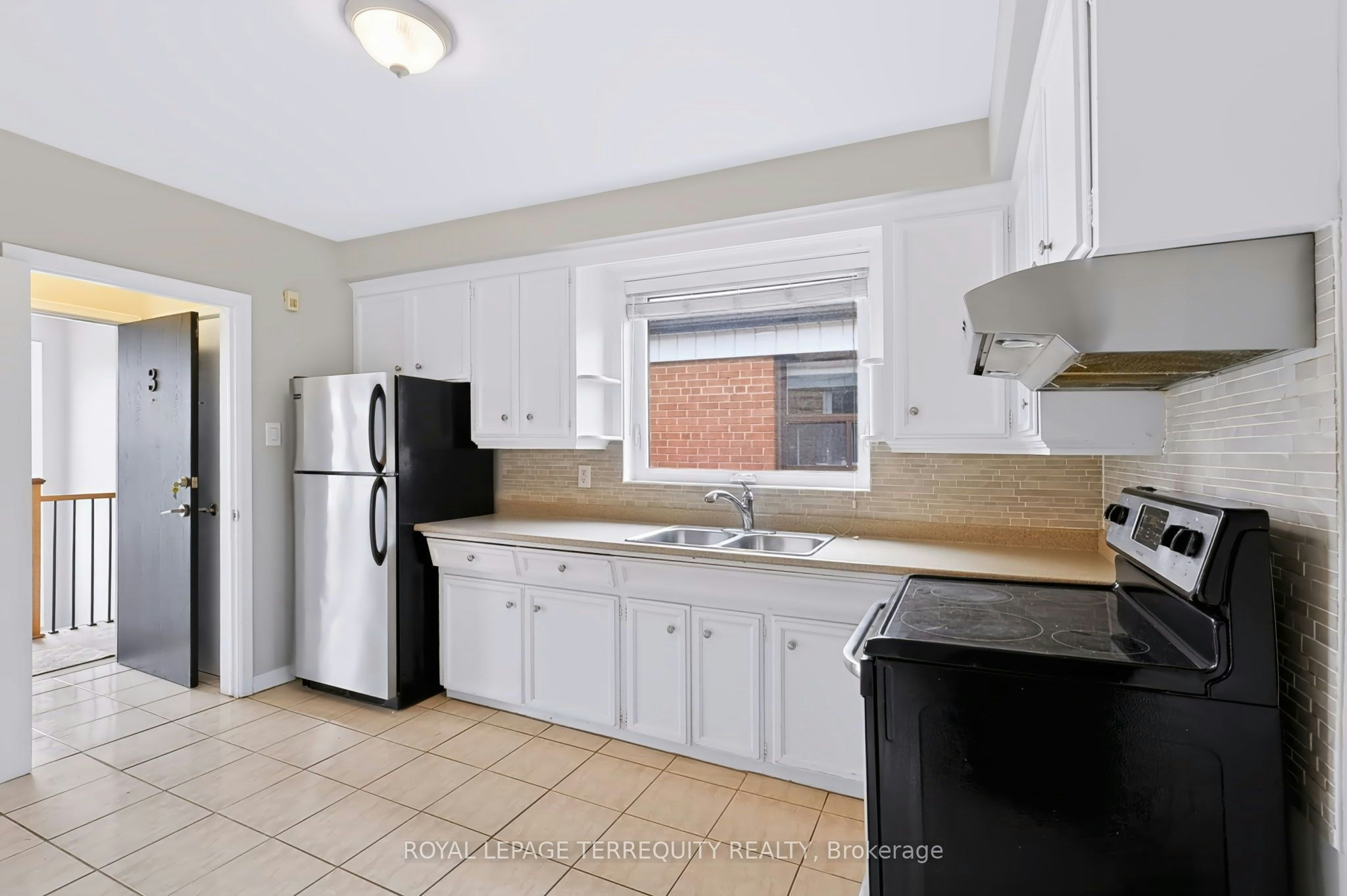 Upper-32 Dynevor Road, Toronto, ON, M6E 3X1 - 14