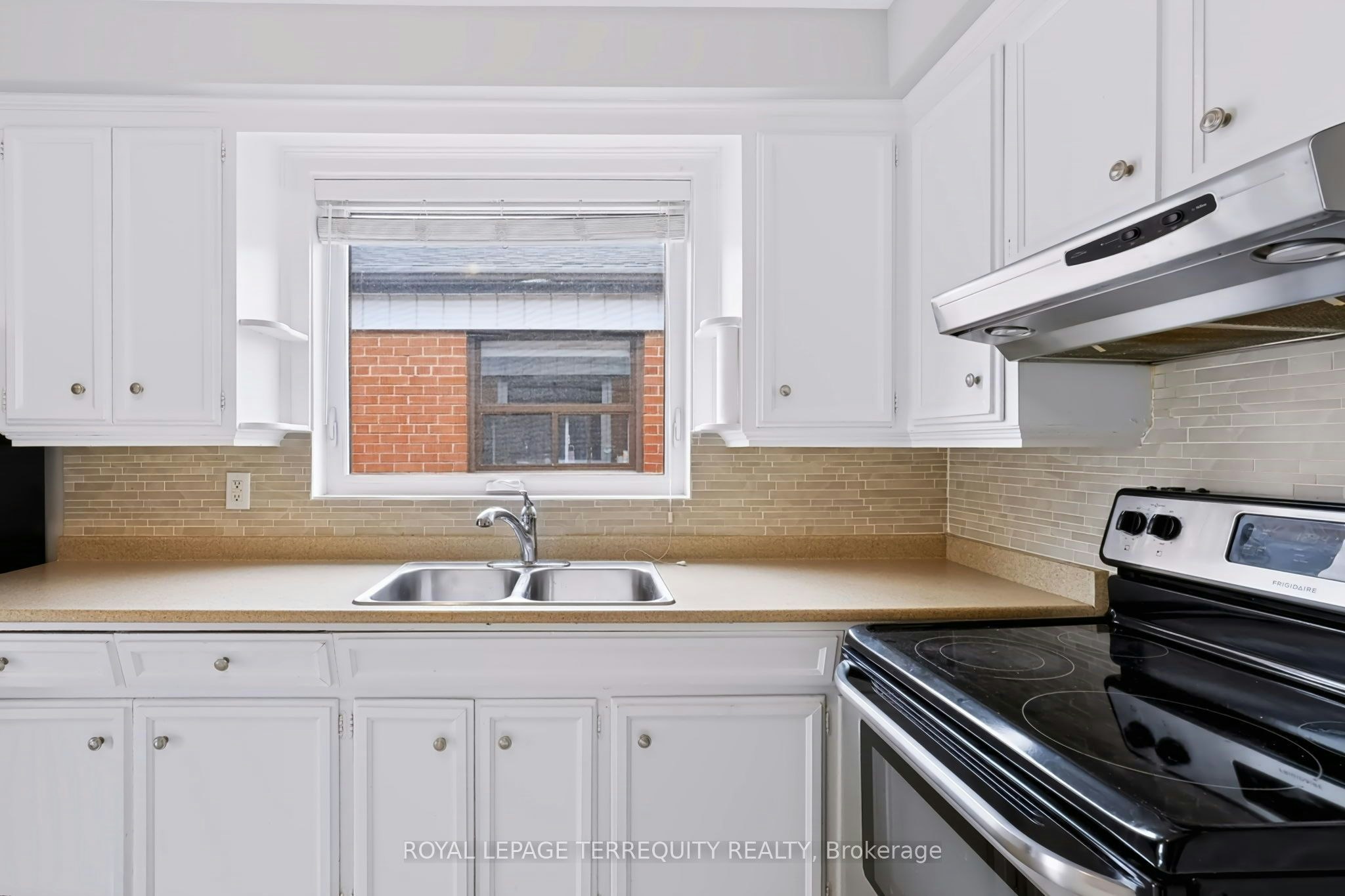 Upper-32 Dynevor Road, Toronto, ON, M6E 3X1 - 17