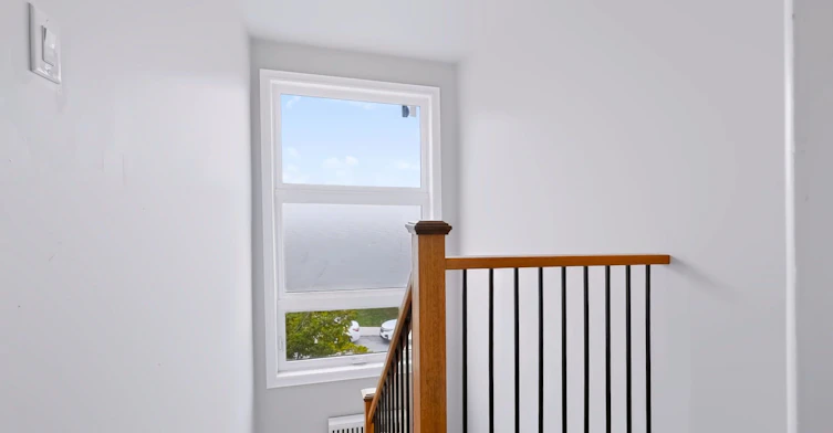 Upper-32 Dynevor Road, Toronto, ON, M6E 3X1 - 3