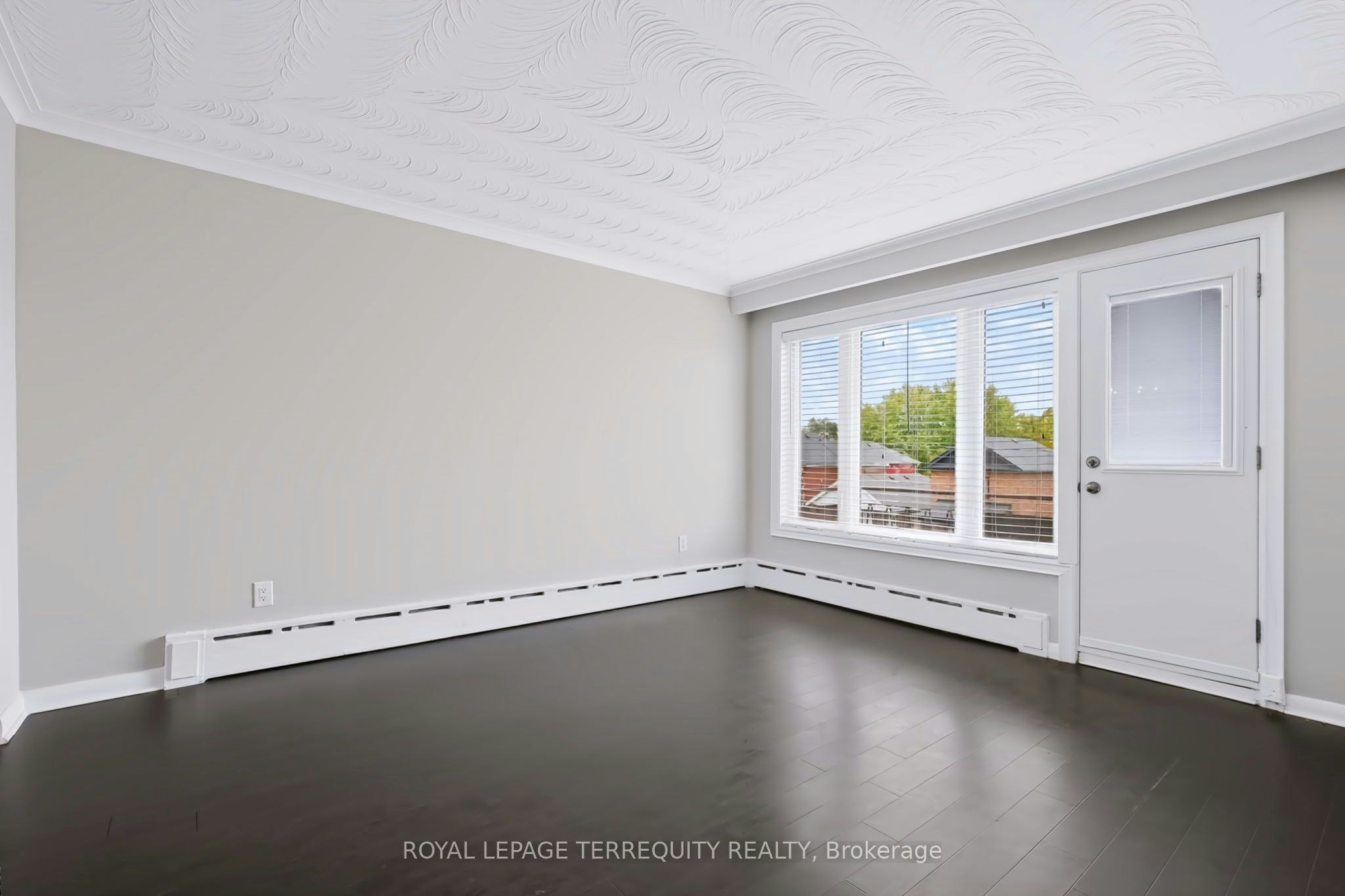 Upper-32 Dynevor Road, Toronto, ON, M6E 3X1 - 8