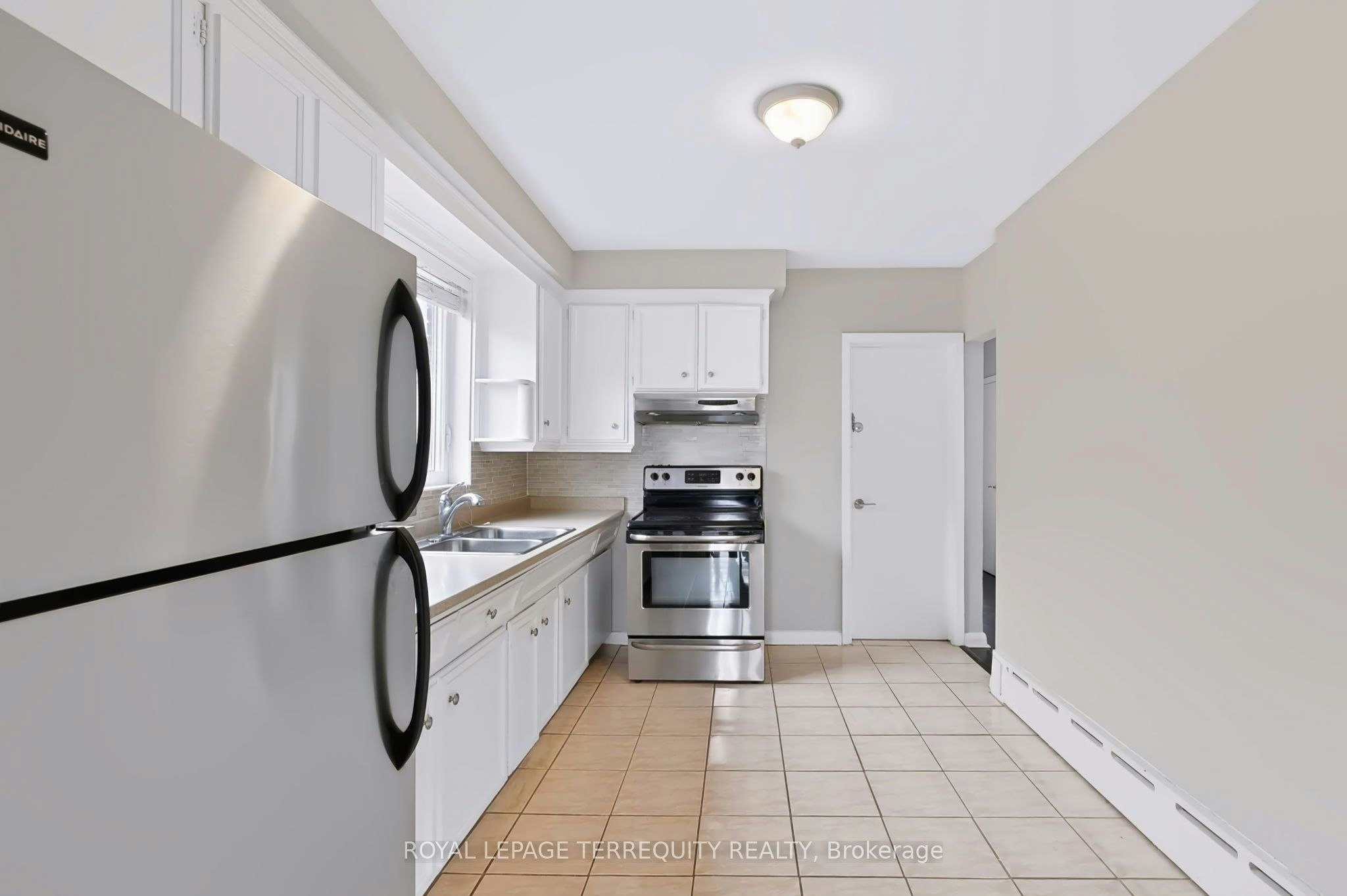 Upper-32 Dynevor Road, Toronto, ON, M6E 3X1 - 16