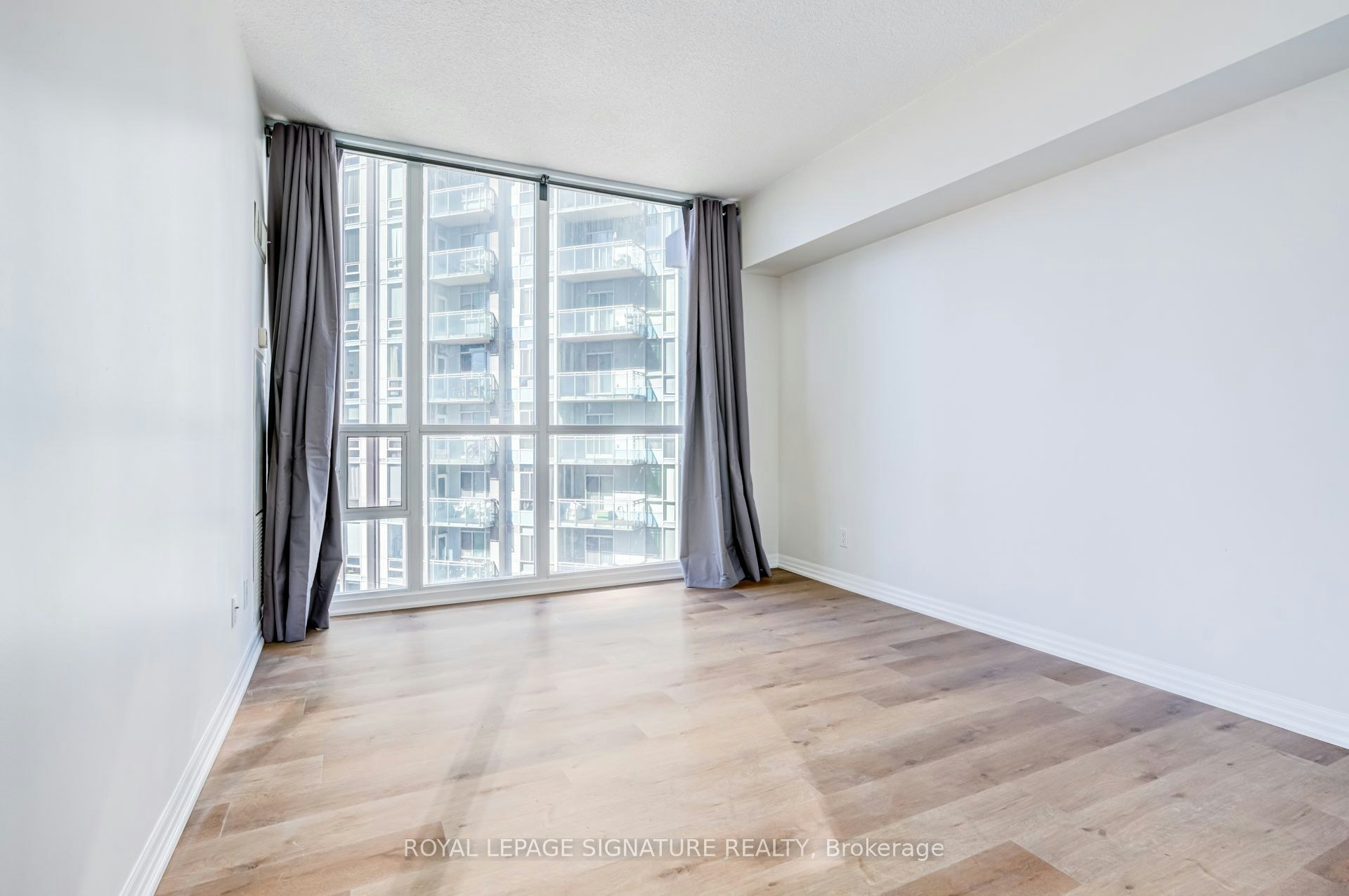 1611-223 Webb Drive, Mississauga, ON, L5B 0E8 - 29