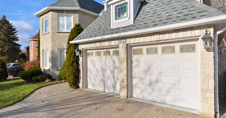 1837 Sevenoaks Drive, Mississauga, ON, L5K 2N5 - 2