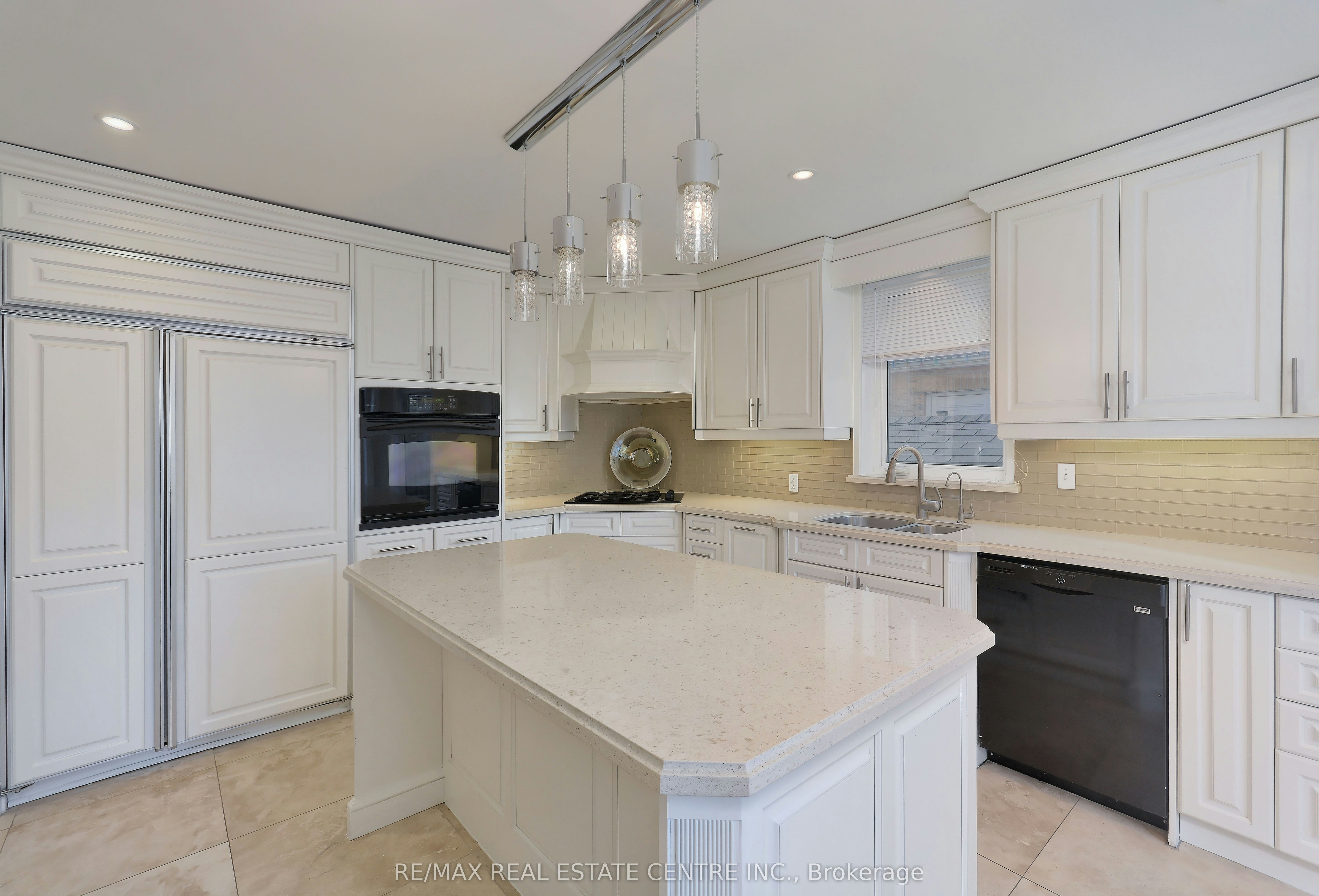 1837 Sevenoaks Drive, Mississauga, ON, L5K 2N5 - 8