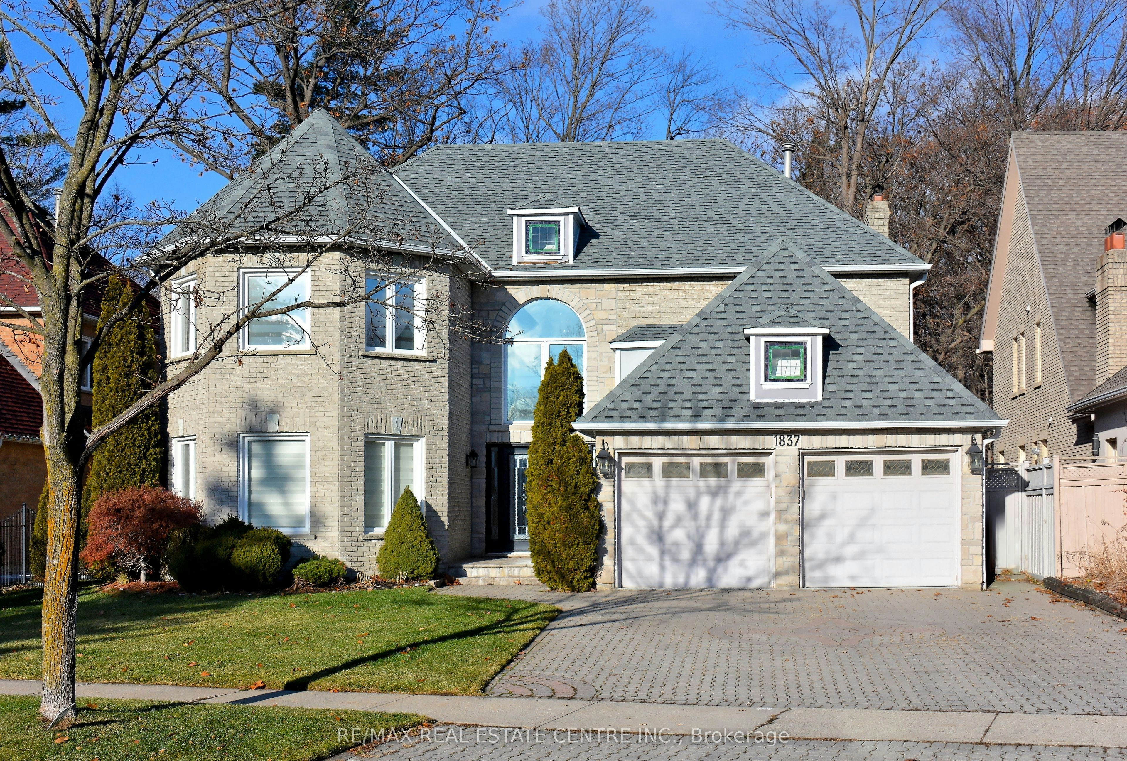 1837 Sevenoaks Drive, Mississauga, ON, L5K 2N5