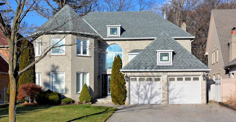 1837 Sevenoaks Drive, Mississauga, ON, L5K 2N5