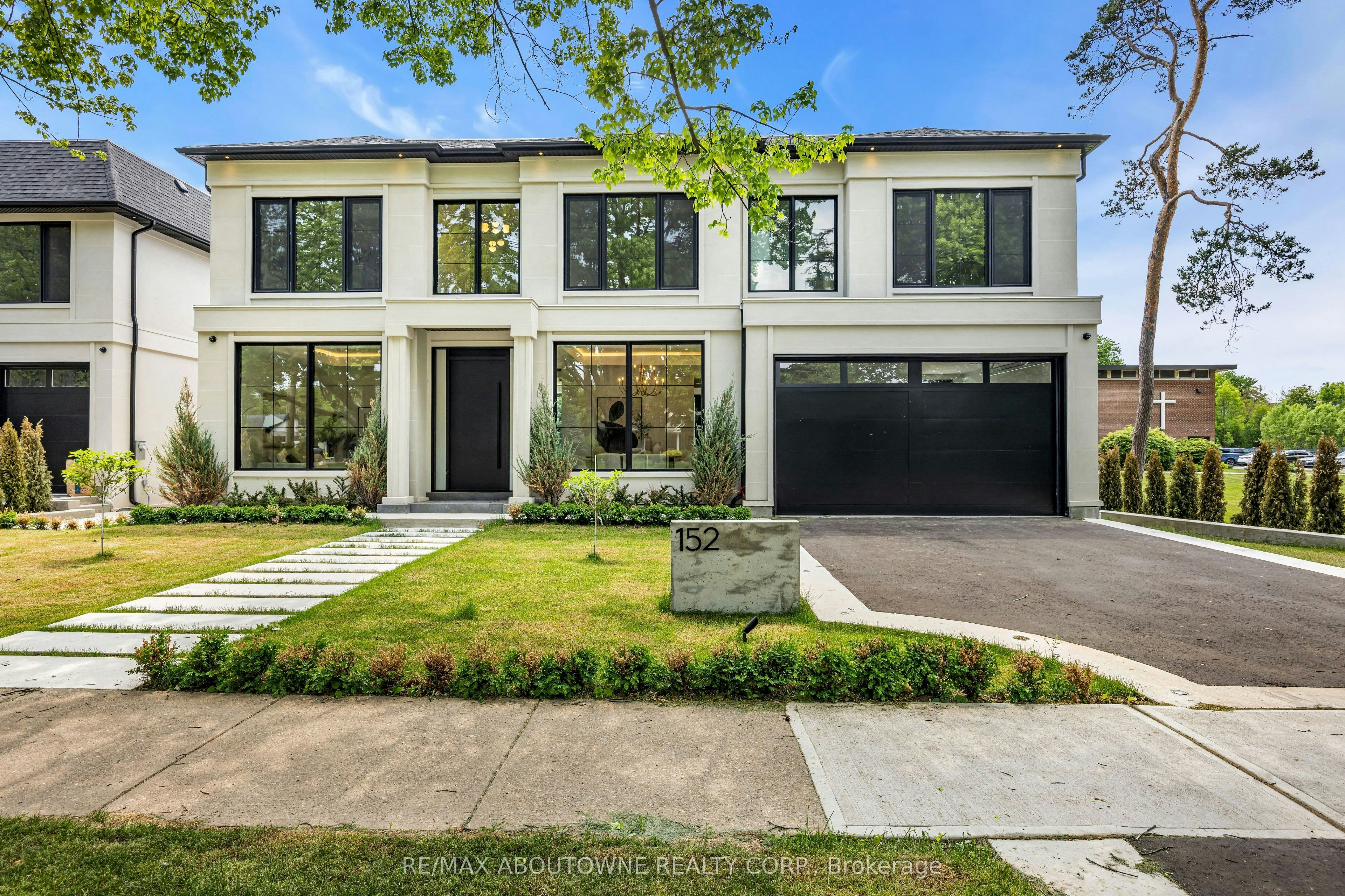 152 Third Line, Oakville, ON, L6L 3Z8