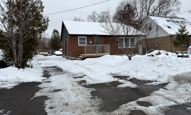 3 Mclaughlin Road N