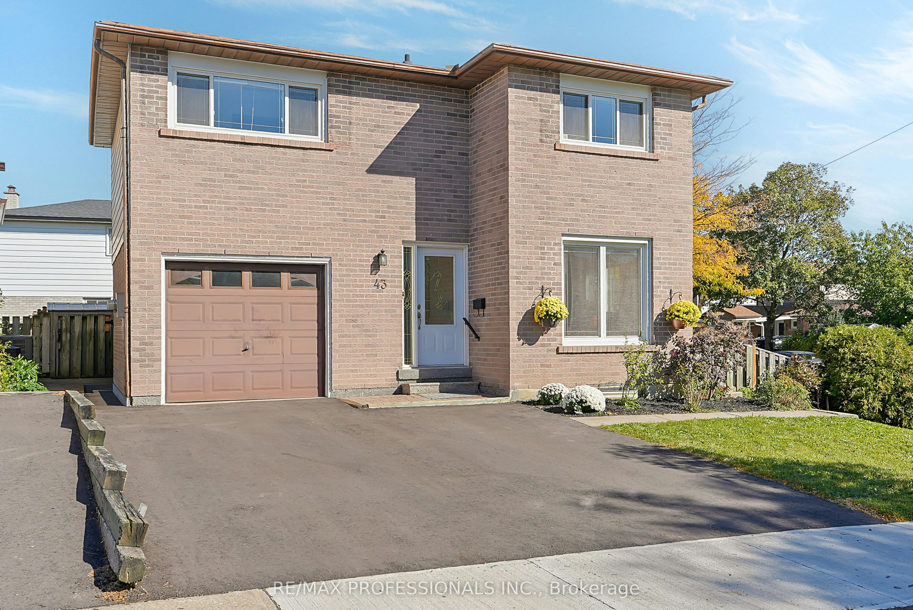 43 Franca Crescent, Toronto, ON, M9V 4T8