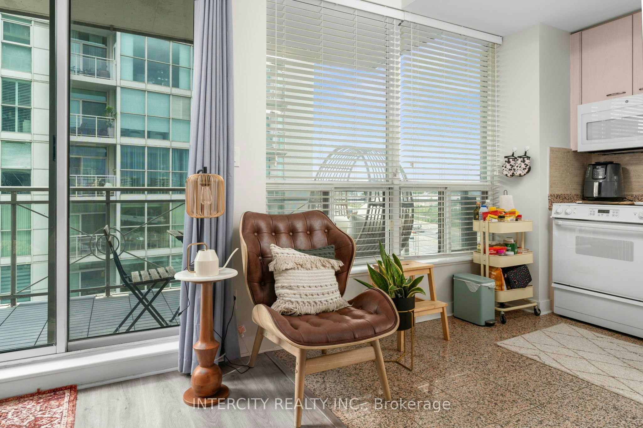907-88 Palace Pier Court, Toronto, ON, M8V 4C2 - 15