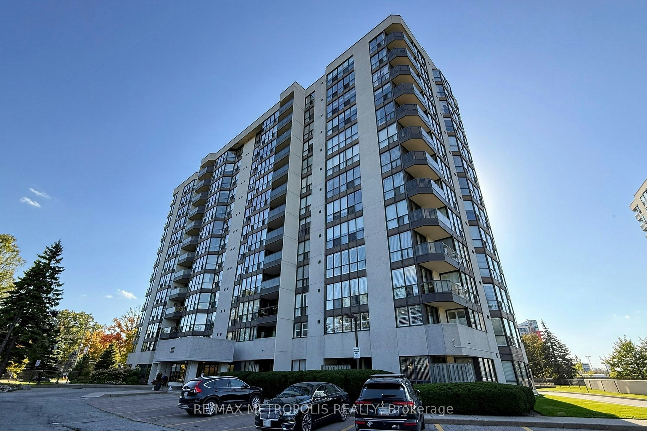 207-1111 Bough Beeches Boulevard, Mississauga, ON, L4W 4N1