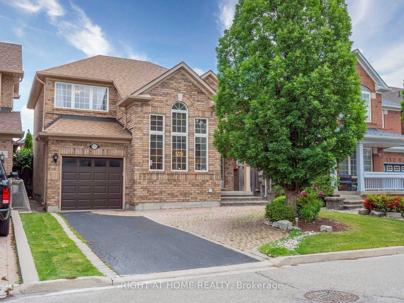 5555 Bridgeport Gate, Mississauga, ON, L5M 6N1