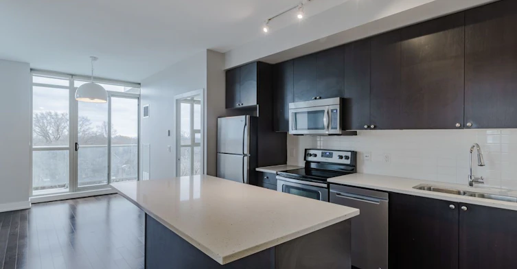 801-1638 Bloor Street W, Toronto, ON, M6P 0A6 - 2