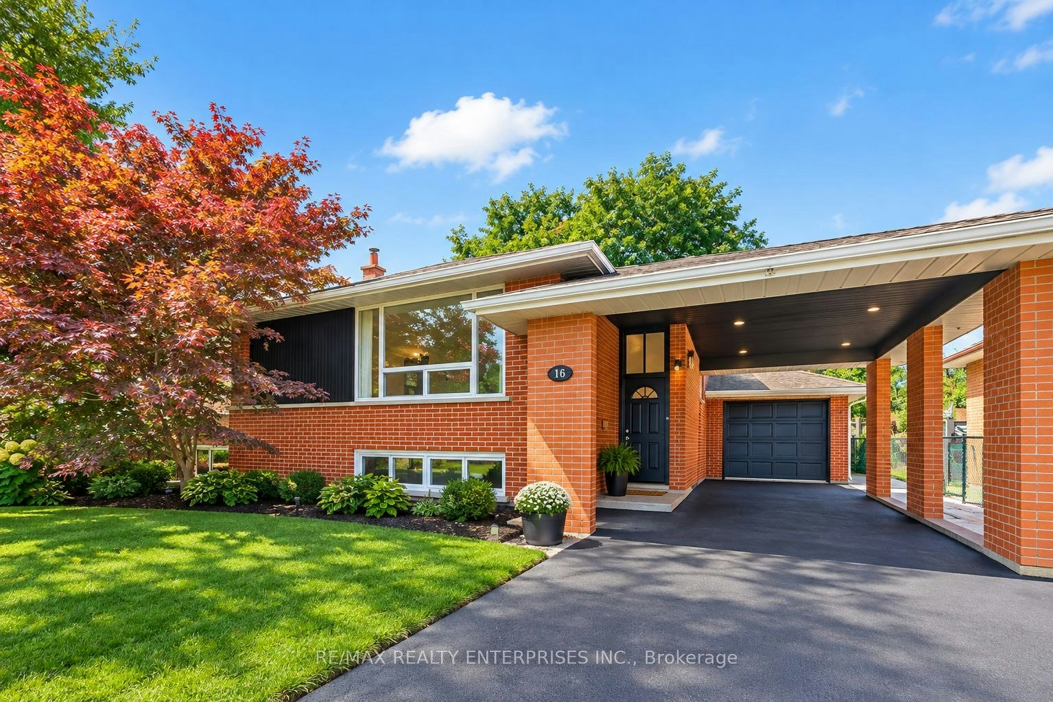 16 Warbeck Place, Toronto, ON, M9R 3C3