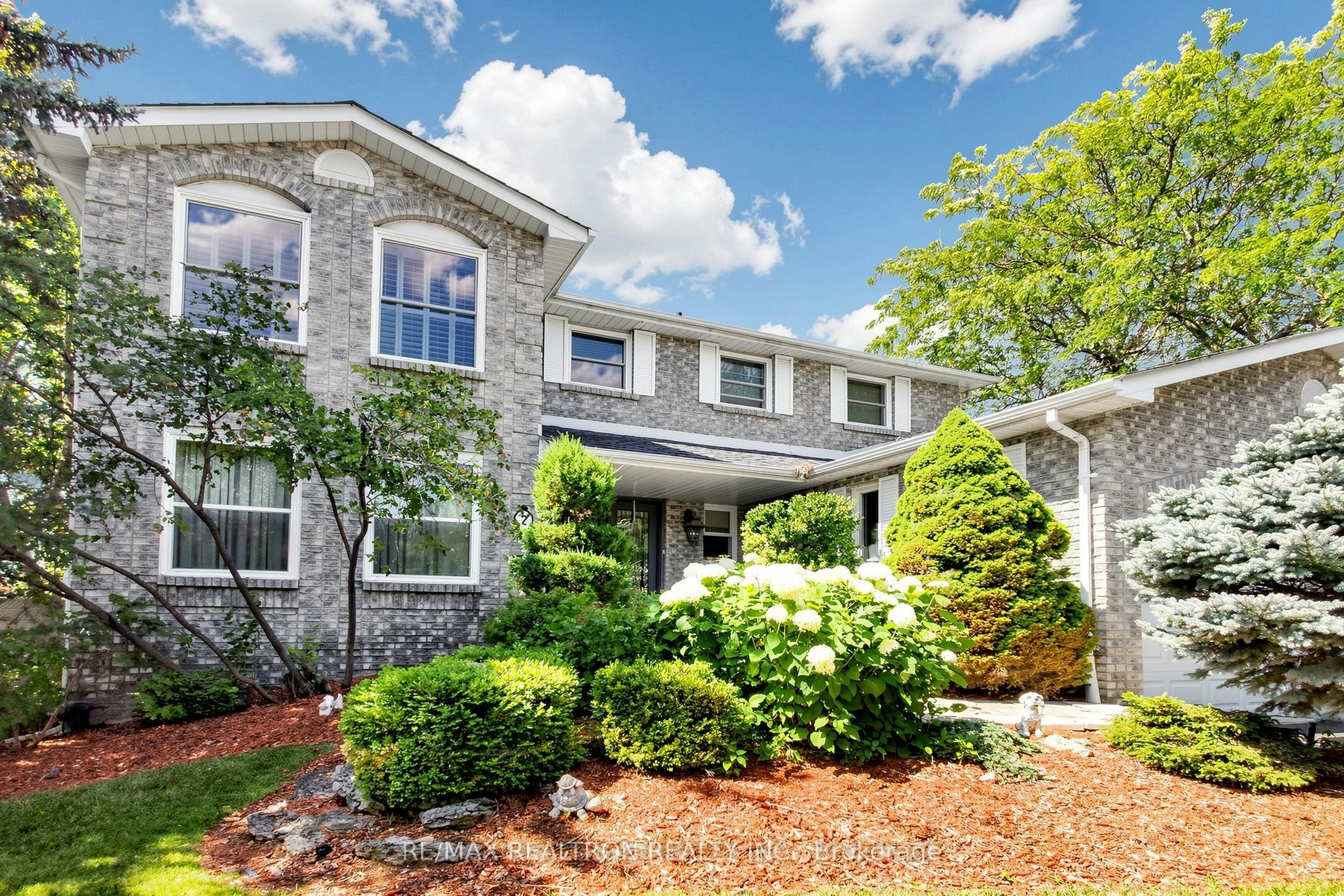 2 Manor Place, Brampton, ON, L6Z 1Y7