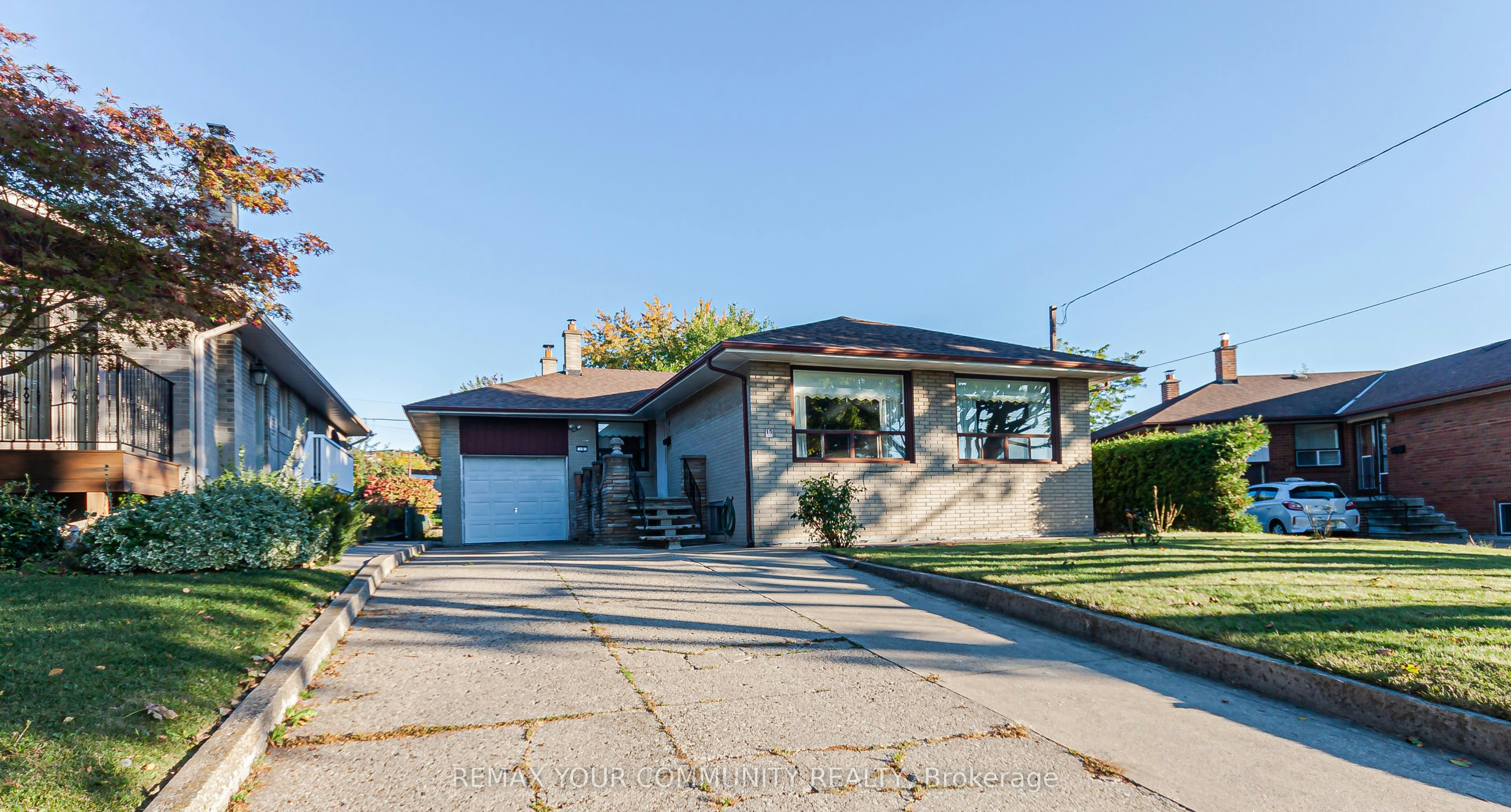 15 Valencia Crescent, Toronto, ON, M6L 1M3