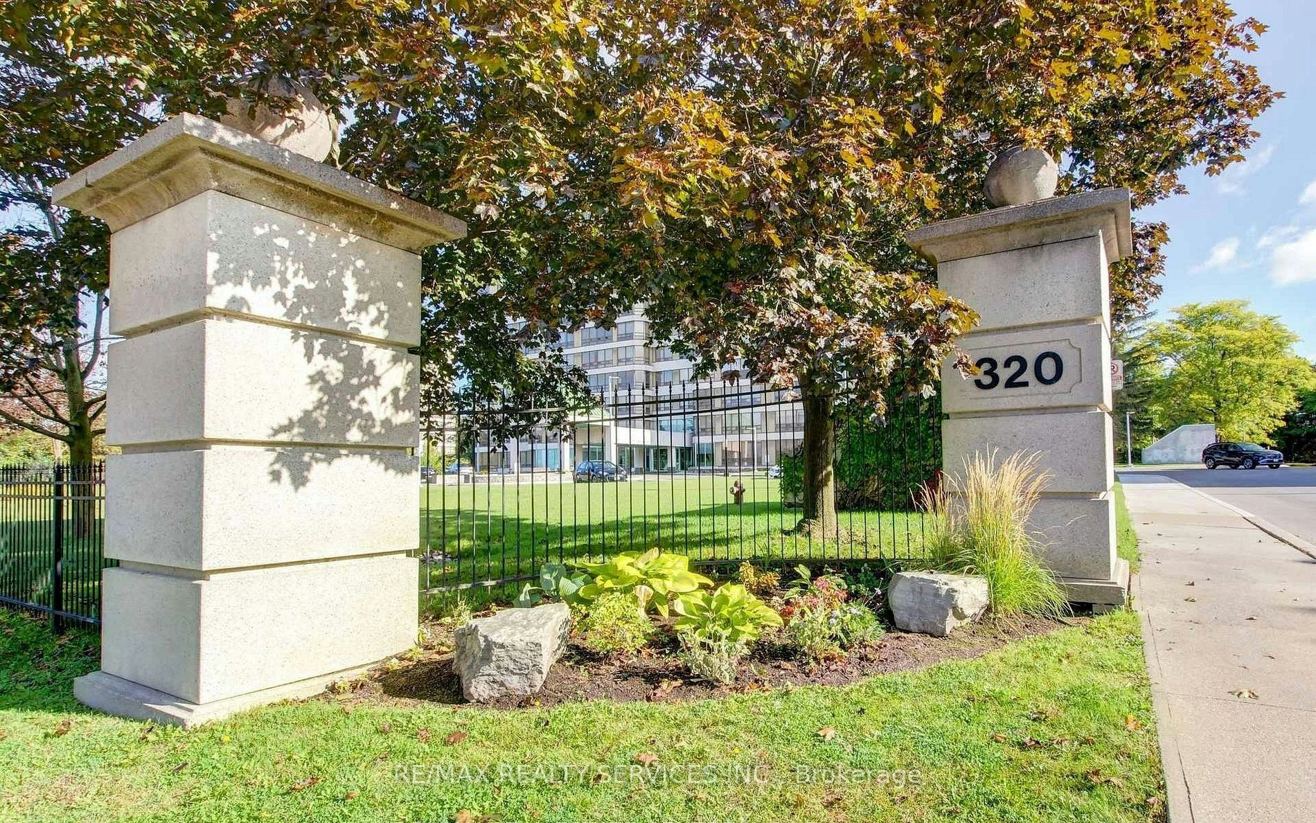 104-320 Mill Street S, Brampton, ON, L6Y 3V2 2