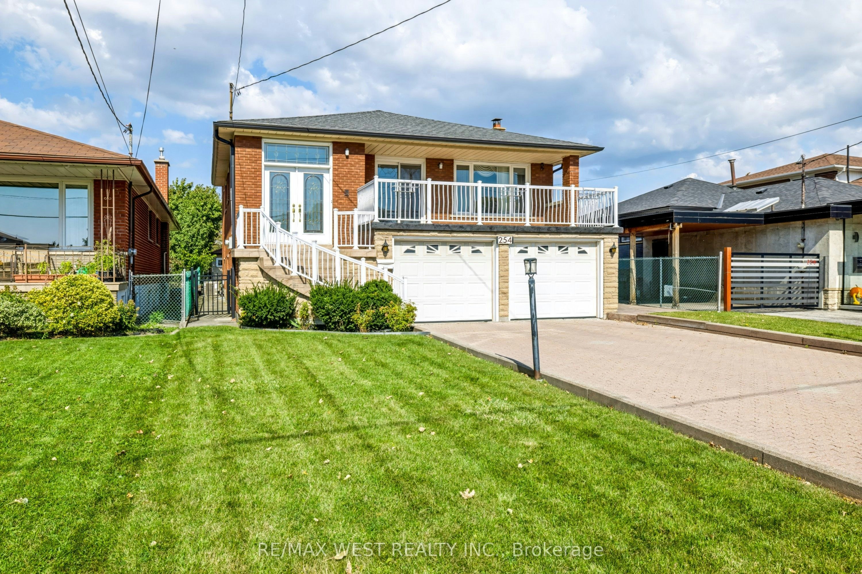 254 Maple Leaf Drive, Toronto, ON, M6L 1P1