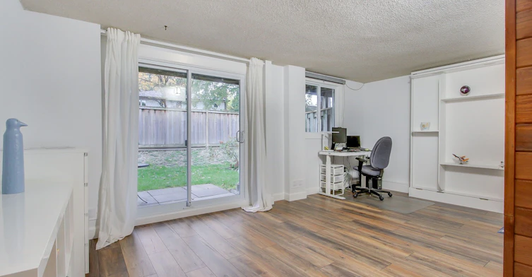 31 Silver Shadow Path, Toronto, ON, M9C 4Y2 - 32