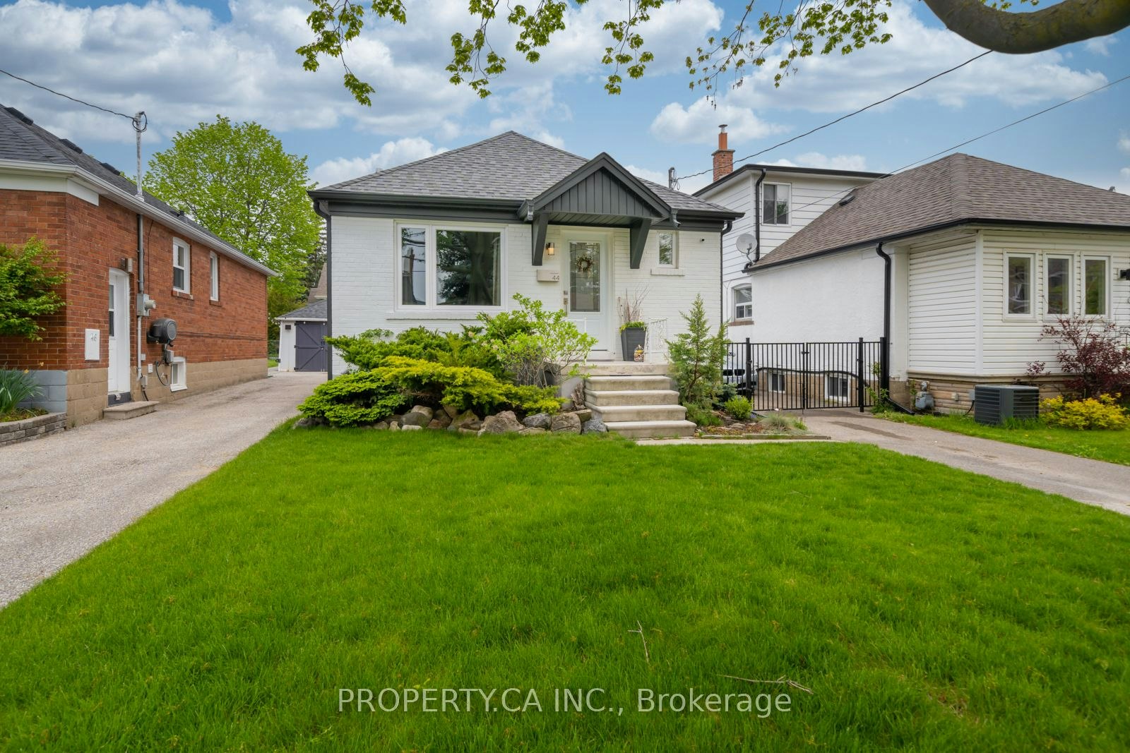 44 Daniels Street, Toronto, ON, M8Y 1M1
