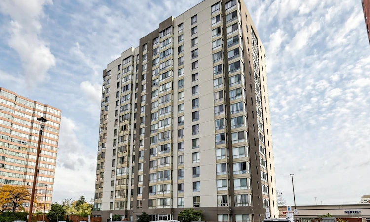 1108-2470 Eglinton Avenue