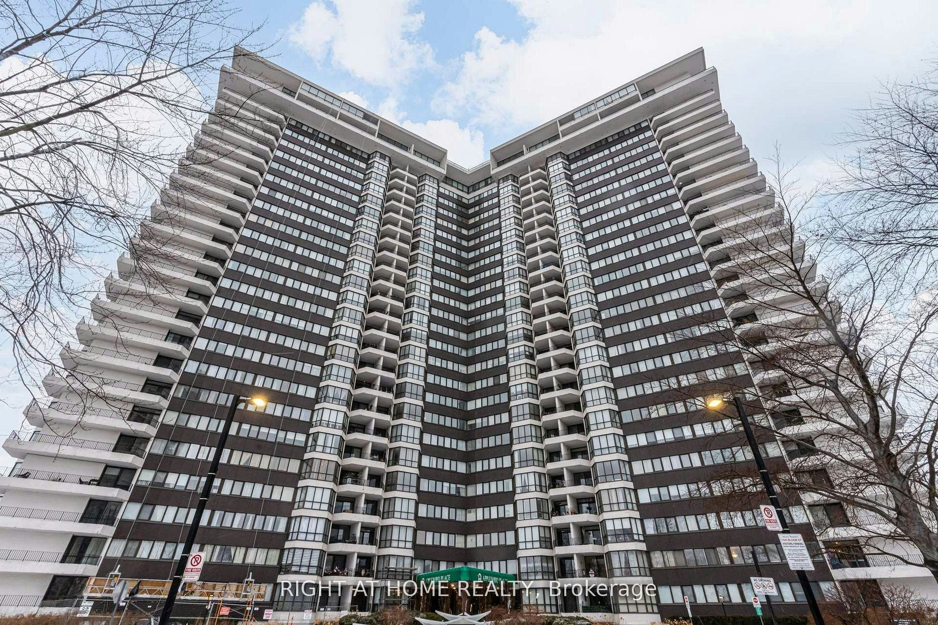 606-1333 Bloor Street E, Mississauga, ON, L4Y 3T6