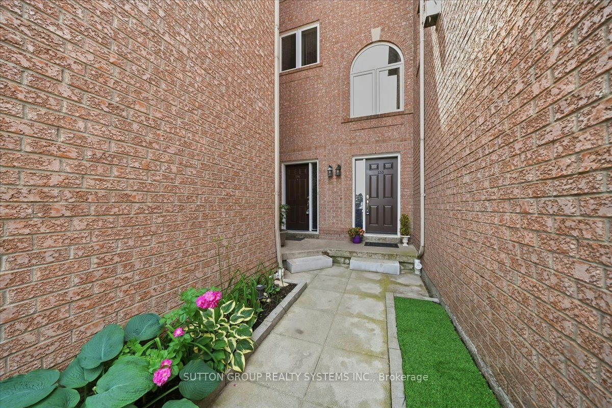 255-60 Barondale Drive, Mississauga, ON, L4Z 3N8 - 34