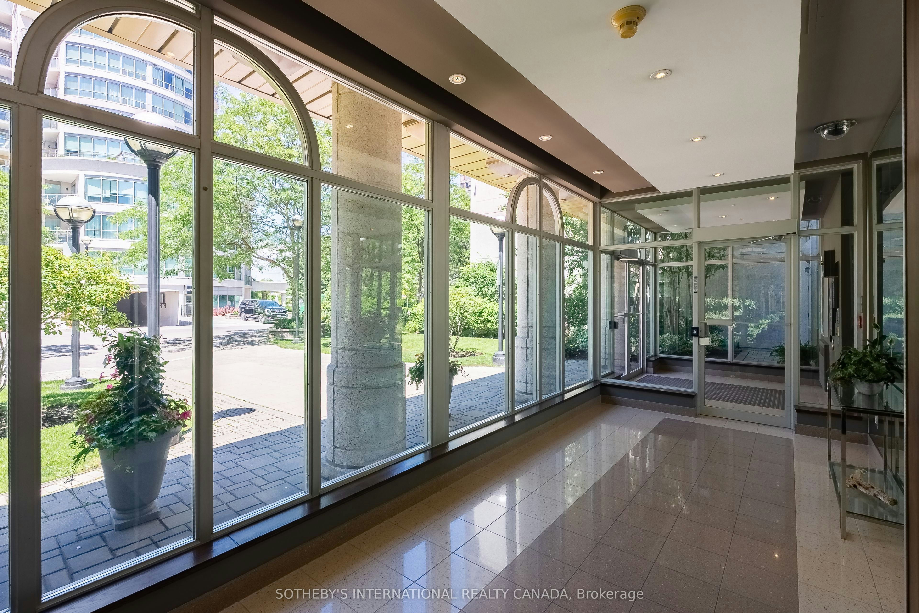 302-80 Palace Pier Court, Toronto, ON, M8V 4C1 - 2