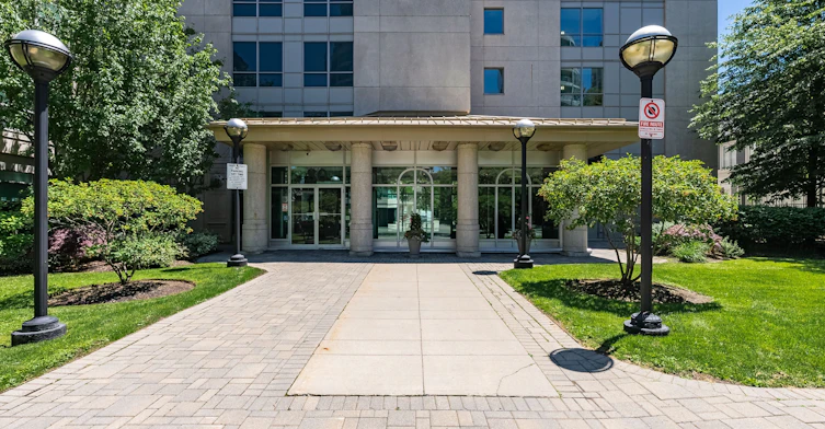 302-80 Palace Pier Court, Toronto, ON, M8V 4C1 - 31