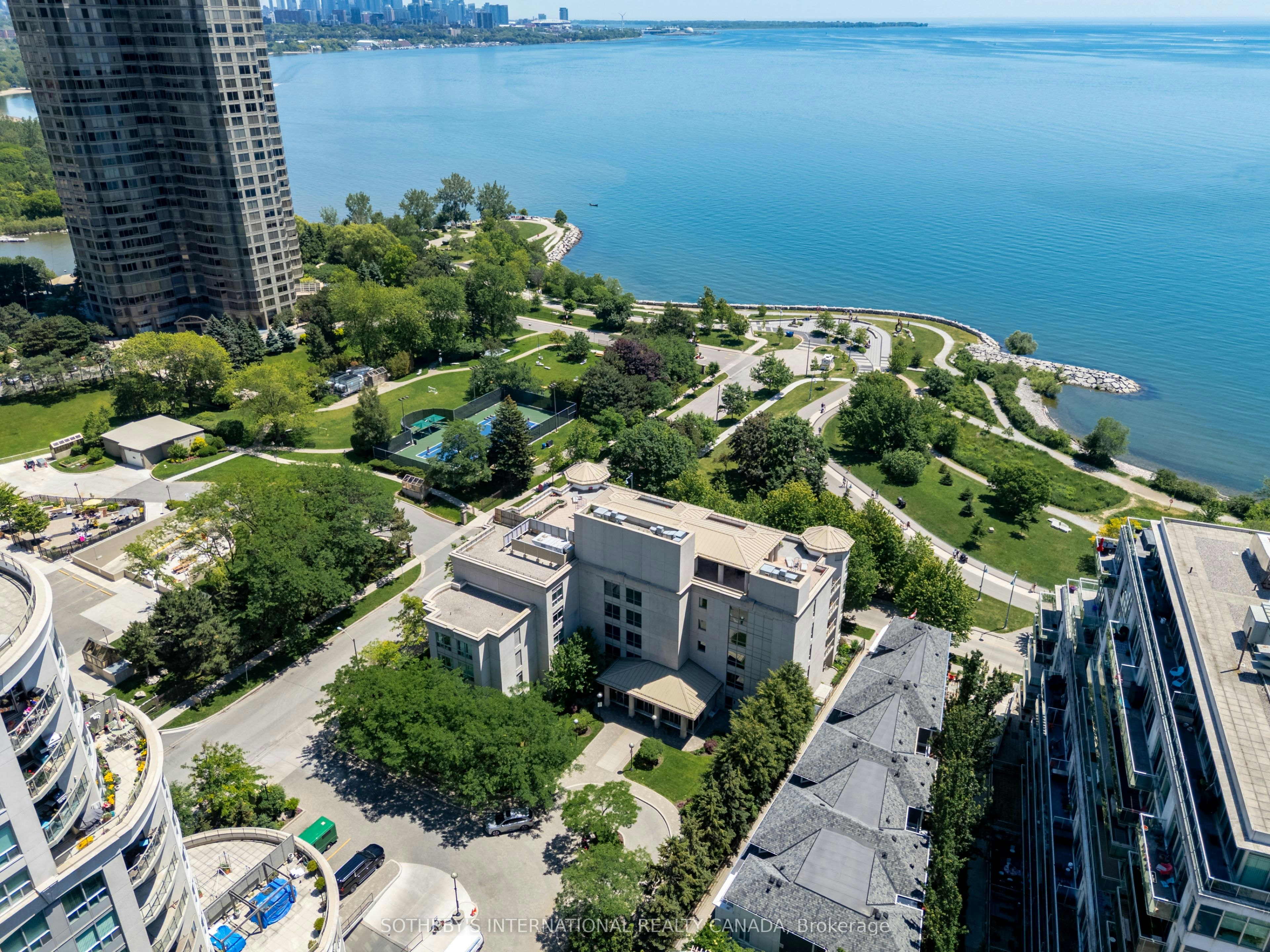 302-80 Palace Pier Court, Toronto, ON, M8V 4C1